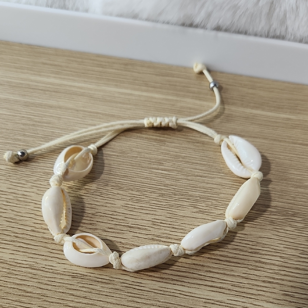 Elegant Cream Shell Bracelet